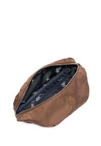 Hnědý látkový sáček se zipovým uzávěrem, s tmavě modrým vzorovaným vnitřkem, vyšitým logem a hladkou texturou. Otevřený horní okraj pro lepší přehlednost.