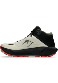 Lekki but do biegania po szlakach z kremową siateczką, czarnymi akcentami i czerwoną gumową podeszwą. Posiada wyściełany kołnierz i teksturowaną podeszwę.