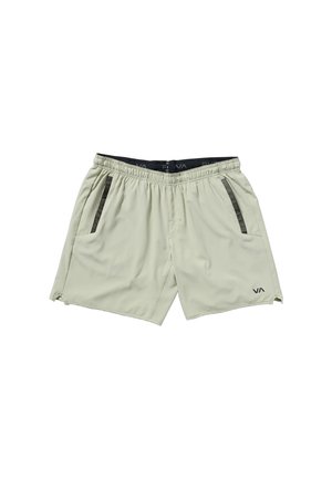 Bañadores de color verde claro, hechos de una tela suave, con cintura elástica, bolsillos laterales con acentos negros y un logo en el dobladillo.