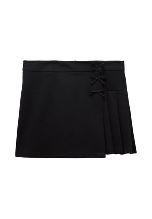 Schwarze Skirt mit einem gefältelten Design auf einer Seite, versehen mit drei dekorativen Schleifen und einer glatten Stofftextur.