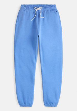 Svetlo modre trenirke iz mehke tkanine, z elastičnim pasom z jermenom in zoženimi robovi pri gležnjih.