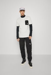 ELHO LIMONE 89 - Pantalon classique - black