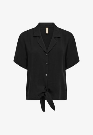 Camisa negra de manga corta con botones y cuello, que presenta un detalle de nudo en el frente y una textura de tela suave.