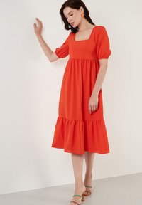 LELA REGULAR FIT - Vapaa-ajan mekko - orange