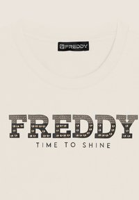 Freddy COMFORT FIT CON DETTAGLI PREZIOSI - T-shirt con stampa - sugar swizzle