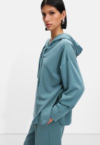 PARFOIS ONLINE EXCLUSIVE niebieski