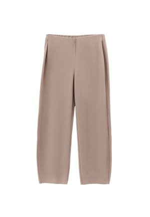 Pantalon beige à jambes larges avec un tissu texturé, des plis devant et une taille haute, offrant une silhouette décontractée.