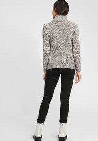 Oxmo Stickad tröja - mottled dark brown