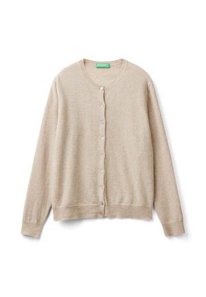Beige Cardigan aus weichem Material mit rundem Halsausschnitt, langen Ärmeln und einer Knopfleiste mit sechs passenden Knöpfen.