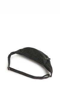 Tmavě šedá látková ledvinka s nastavitelným popruhem a přední kapsou na zip, navržená pro nošení bez použití rukou.