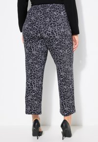 Ulla Popken PRINT ELASTIC WAIST POCKET  - Broek - black