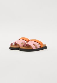Steve Madden MISSILE - Sandalen - orange/pink