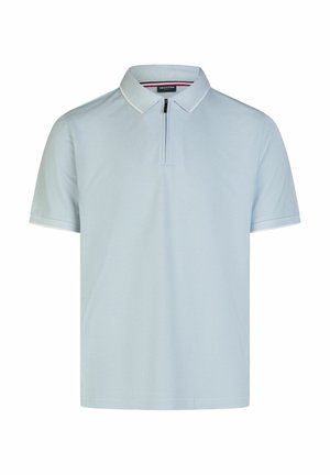 Lichtblauw poloshirt met korte mouwen en witte bies aan kraag en mouwen, met een rits aan de voorkant.