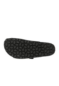 Černá gumová podešev boty s texturovaným vzorem vzájemně se prolínajících kruhů, plochý tvar a hladký okraj. Vhodná pro trakci a odolnost.