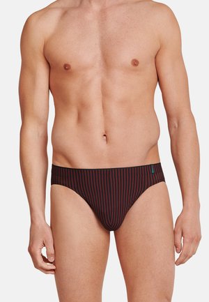 Schwarze und rote gestreifte Schwimmslips mit glatter Textur, niedrigem Schnitt, elastischem Taillenbund und einem kleinen Markenzeichen an der Seite.