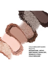 Sechs Lidschatten-Swatches in neutralen Farbtönen von hellem Rosa bis Dunkelbraun mit matten und schimmernden Finishes auf weißem Hintergrund.