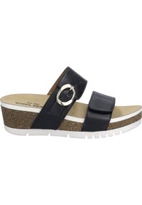 Sort sandle med korksål, hvid mellemsål, to remme, en med metalring som pynt og velcrolukning, samt en struktureret sål.