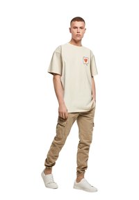 Merchcode HEARTBREAK HEAVY  - T-shirts print - sand
