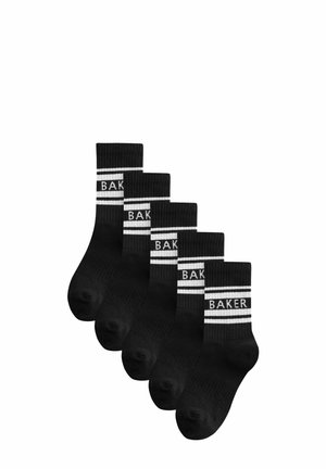 Schwarze Baumwollsocken, fünf Paar, mit weißen Streifen und dem Text "BAKER". Gerippte Textur mit einem Design in Knöchellänge.