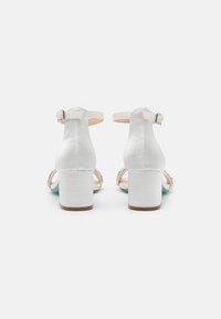 Blue by Betsey Johnson Σανδάλια - ivory