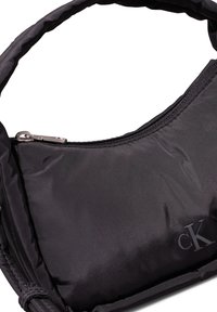 Calvin Klein Jeans BLOCK MINI ZIP - Ručna torba - black