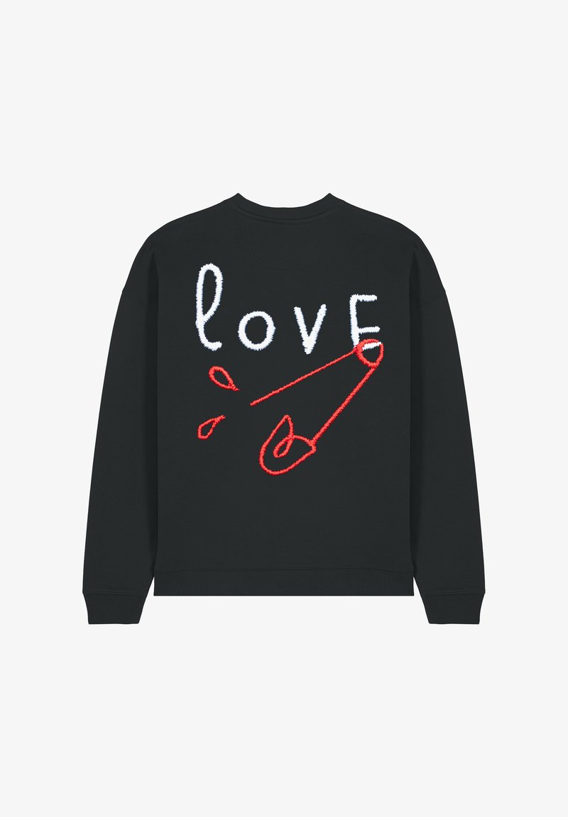 Sweatshirt noir avec "love" brodé en blanc et un graphique d'épingle de sécurité rouge, avec des détails en fil rouge. Col rond et poignets côtelés.