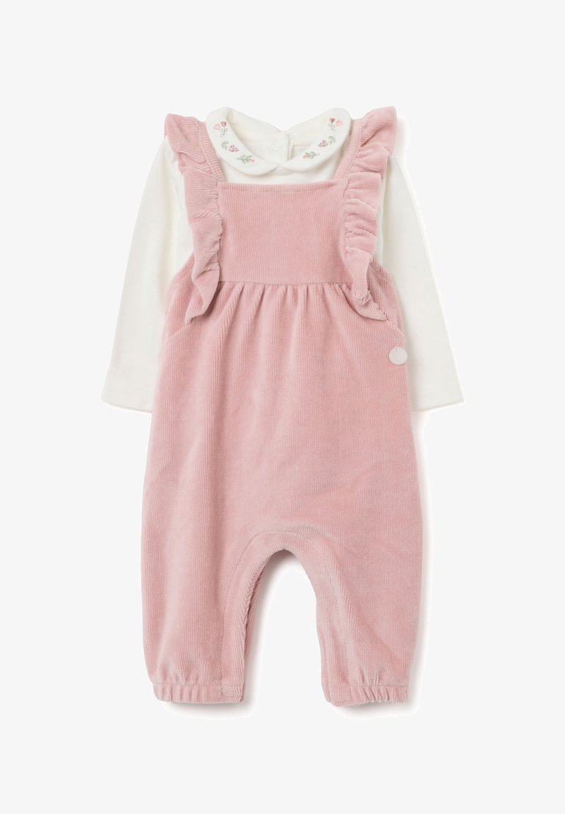 Maglietta bianca a maniche lunghe per neonati con colletto ricamato abbinata a salopette a righe rosa con volant.