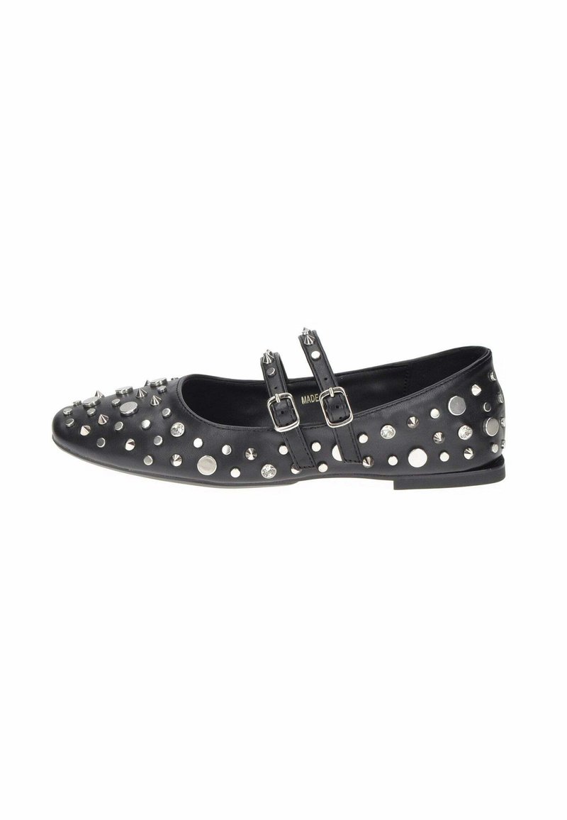 Scarpa Mary Jane nera piatta con doppie cinghie, borchie argentate e strass che decorano la punta e i lati.