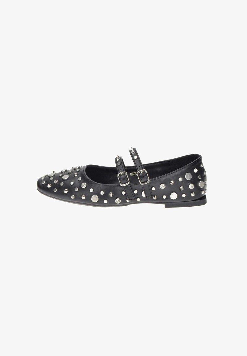 Scarpa Mary Jane nera piatta con doppie cinghie, borchie argentate e strass che decorano la punta e i lati.