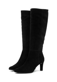 Botas altas de ante negro hasta la rodilla con punta afilada y un tacón modesto. Presentan costuras limpias y una textura suave con una silueta clásica.