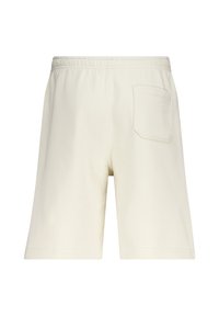 Pantalones cortos color crema con una cinturilla elástica, que cuentan con un solo bolsillo trasero, textura suave y un ajuste relajado, diseñados para la comodidad.