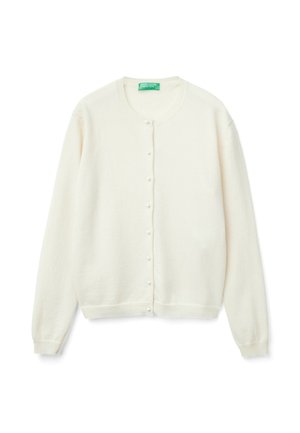 Witte gebreide cardigan met een ronde hals, voorzien van kleine parelachtige knopen aan de voorkant en ribbelboorden en -zoom. Zachte textuur.