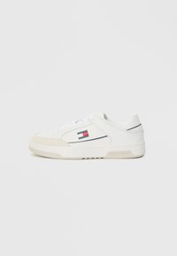 Sneakers - white