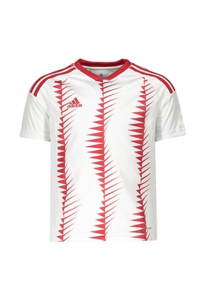 Witte sporttrui met rode zigzagpatronen, ronde hals en rode accenten op de mouwen; gemaakt van lichtgewicht, ademend materiaal.