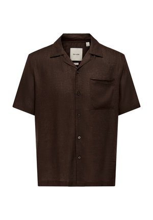 Brun kortærmet skjorte med knapper, camp-krave og en enkelt brystlomme, lavet af tekstureret stof.