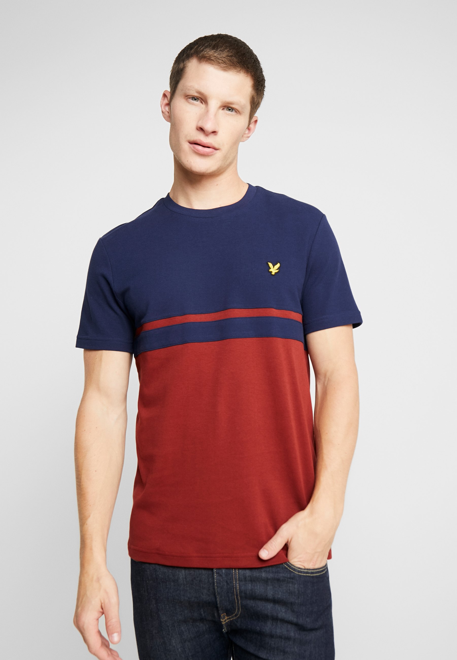 Lyle & Scott PANEL STRIPE T shirts med print navy brick Lyle & Scott PANEL STRIPE - T-shirts med print - blue dust/navy