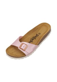 Sandalo con zeppa rosa, dotato di una fascia larga, accentata da una fibbia, e con soletta in sughero. Suola bianca spessa con superficie testurizzata per una maggiore aderenza.