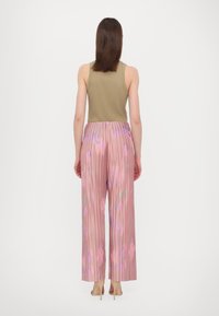 MAX&Co. TOSCA - Nohavice - pastel rose