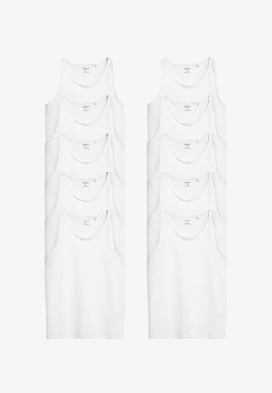 Deset bijelih pamučnih prsluka bez rukava posloženo u dvije okomite hrpe po pet, svaki s okruglim izrezom i vidljivom naljepnicom marke iznutra.