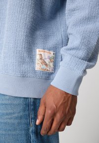 Scotch & Soda TEXTURED - Sweatshirt - faded denim