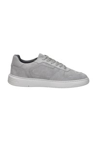 Grijze suède sneaker met een gladde textuur, vetersluiting en een witte rubberen zool. Heeft subtiele stiksels en een gewatteerde kraag.