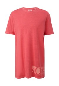Koralfarbenes T-Shirt aus weicher Baumwolle mit kurzen Ärmeln, Rundhalsausschnitt und einem in Weiß auf der unteren Vorderseite aufgedruckten Logo.