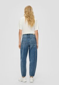 QS HIGH RISE - Jean boyfriend - blau