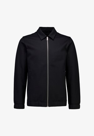 Giacca nera con zip in tessuto liscio, dotata di collo con risvolto, due tasche laterali e polsini elasticizzati per una vestibilità aderente.