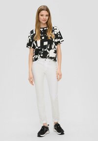 QS - Jeansy Slim Fit