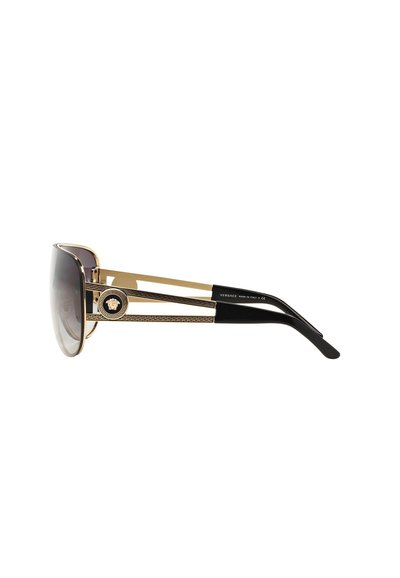 Occhiali da sole dorati e neri con lenti sfumate, caratterizzati da un motivo geometrico, logo in rilievo sulla stanghetta e dettagli metallici sul ponte.