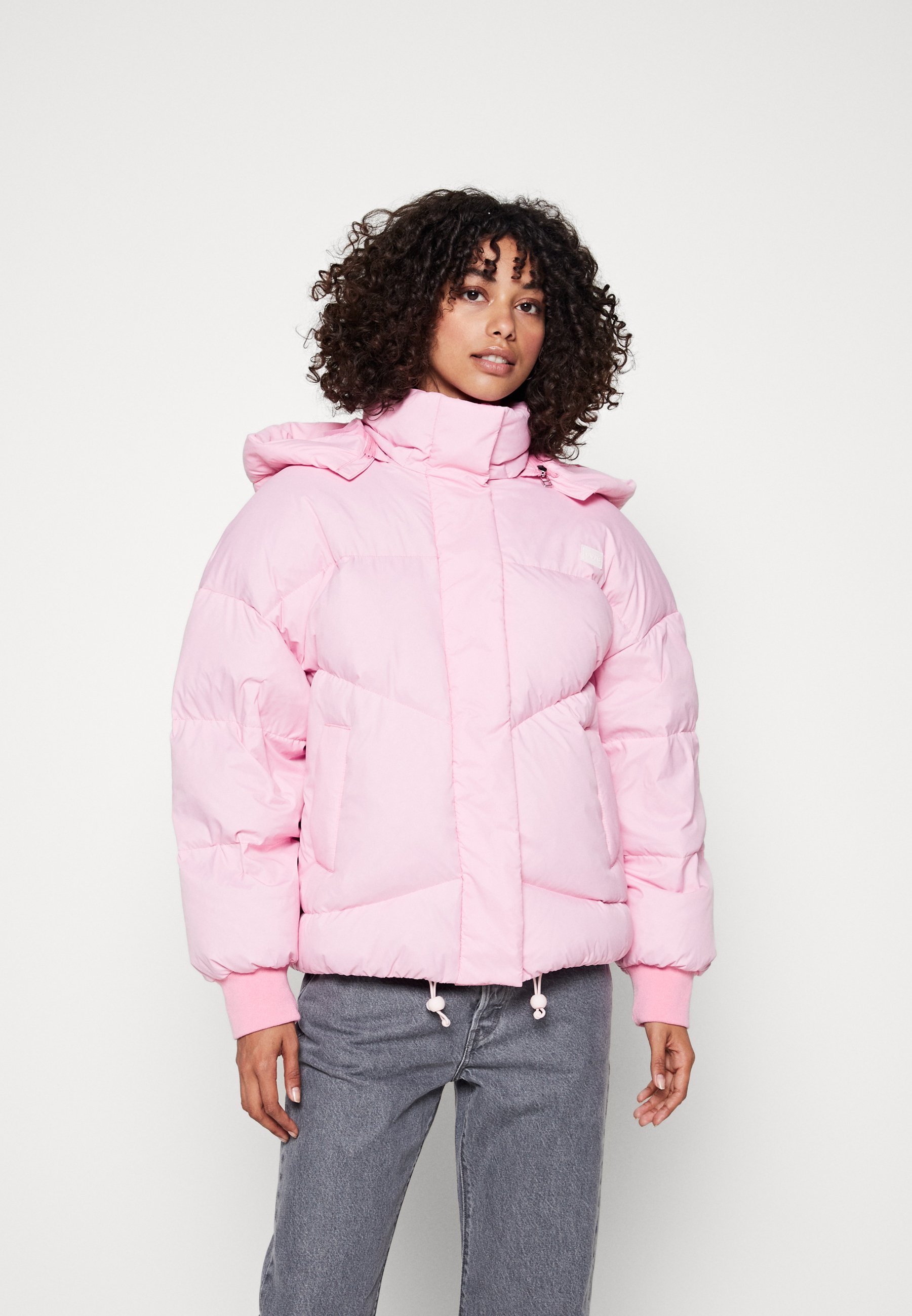Actualizar 118+ imagen women's levi puffer jacket Thptnganamst.edu.vn