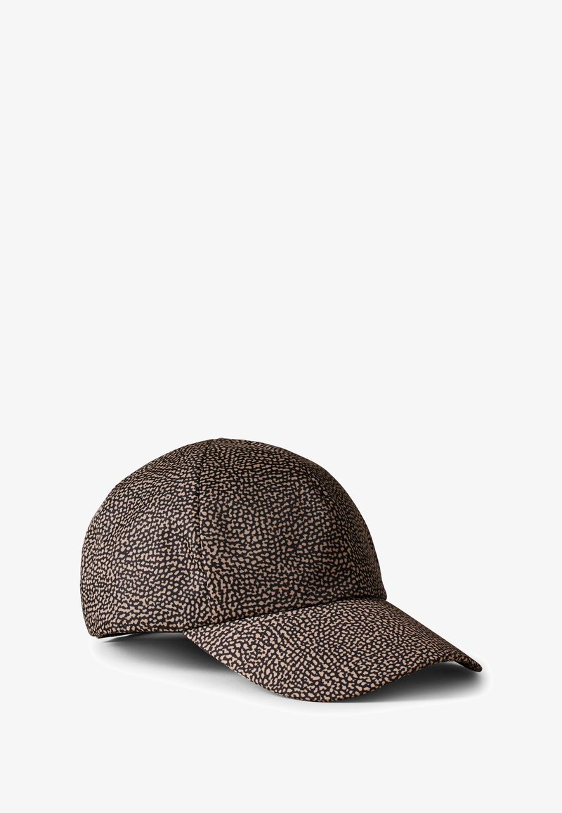 Gorra de béisbol hecha de un tejido texturizado con un patrón moteado negro y marrón, con visera curva y diseño de seis paneles.