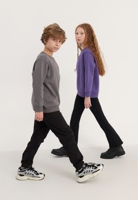 Thumbnail Image 5