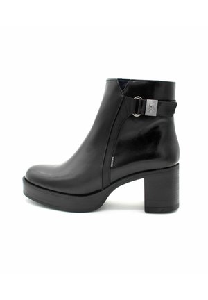 FLUCHOS - Stivaletti con plateau - black